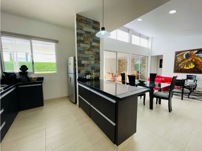 Casa de 3 alcobas en venta en El Caimo, Armenia, 220 m² · foto 2 de 20