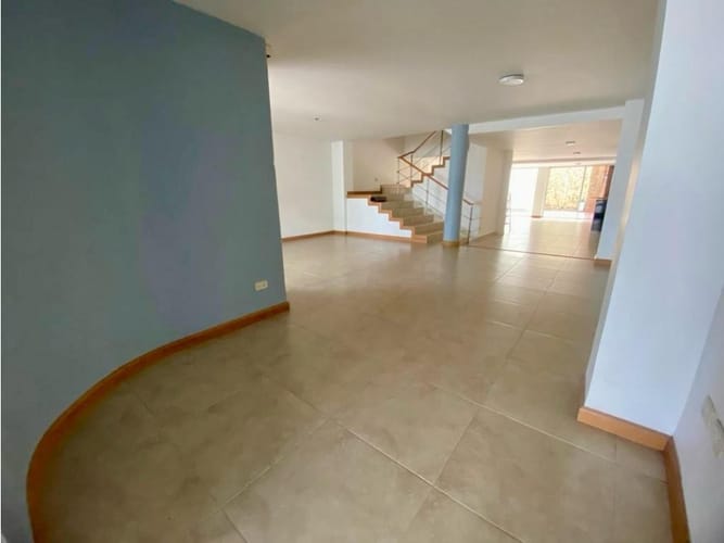 Casa de 4 alcobas en venta en Norte De Armenia, Armenia, 495 m² · foto 2 de 19