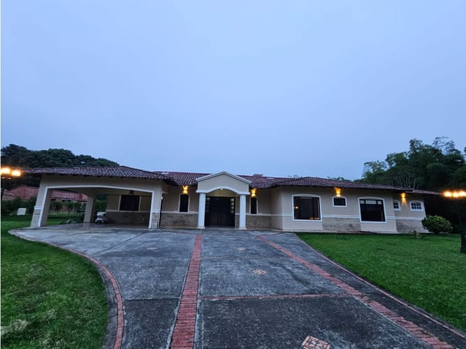 Casa de 4 alcobas en venta en Via Circasia, Armenia, 427 m² · foto 3 de 24