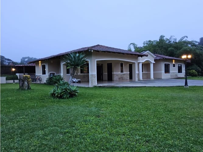 Casa de 4 alcobas en venta en Via Circasia, Armenia, 427 m² · foto 4 de 24
