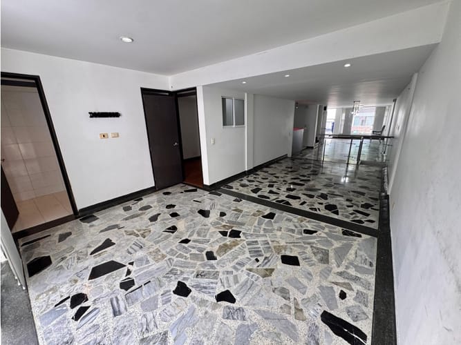 Casa de 4 alcobas en venta en Los Profesionales, Armenia, 237 m² · foto 2 de 24