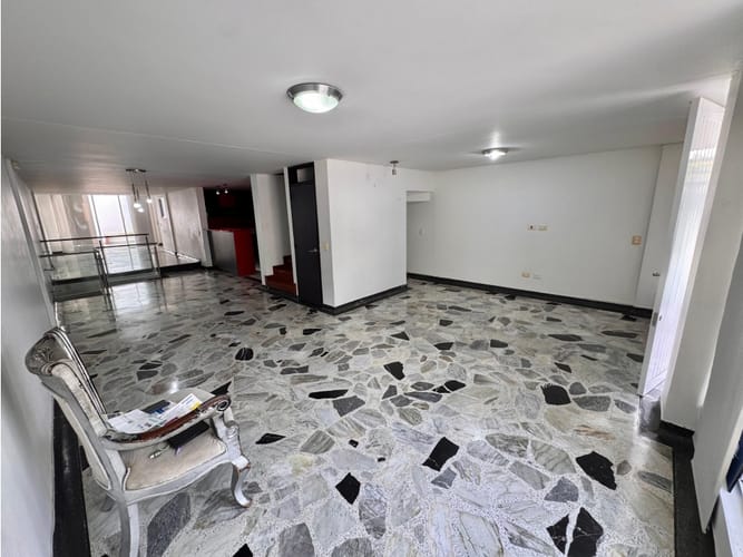 Casa de 4 alcobas en venta en Los Profesionales, Armenia, 237 m² · foto 5 de 24