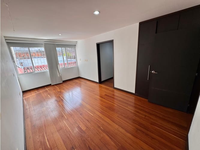 Casa de 4 alcobas en venta en Los Profesionales, Armenia, 237 m² · foto 11 de 24