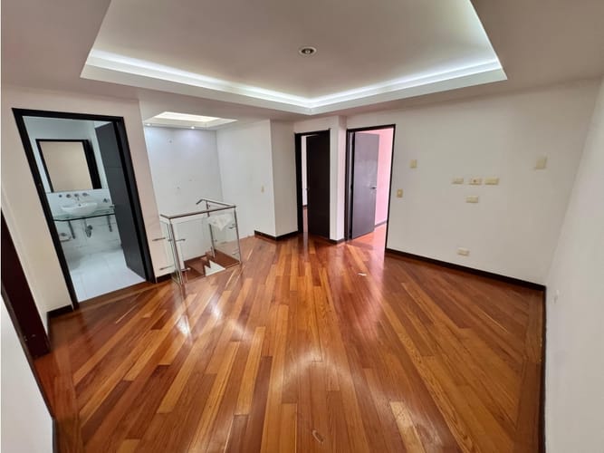 Casa de 4 alcobas en venta en Los Profesionales, Armenia, 237 m² · foto 16 de 24
