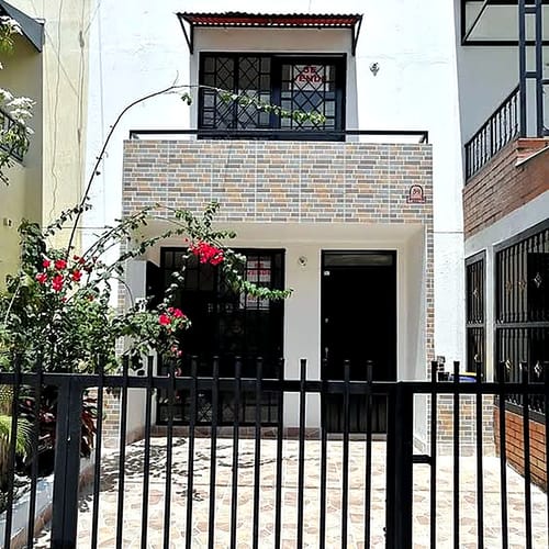 Casa de 3 alcobas en venta en Picaleña Y Mirolindo, Ibagué, 116 m² · foto 2 de 11
