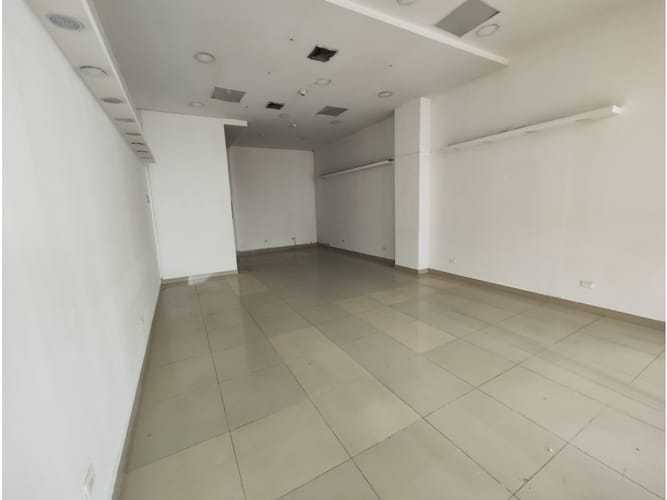 Local en venta en El Poblado, Medellín, 51 m² · foto 2 de 11