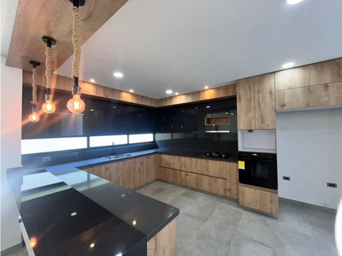 Casa de 6 alcobas en venta en Las Mercedes, Jamundí, 300 m² · foto 2 de 24