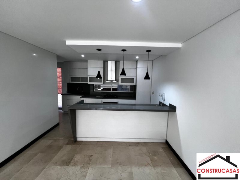 Apartamento en arriendo en Laureles, Medellín · foto 3 de 24