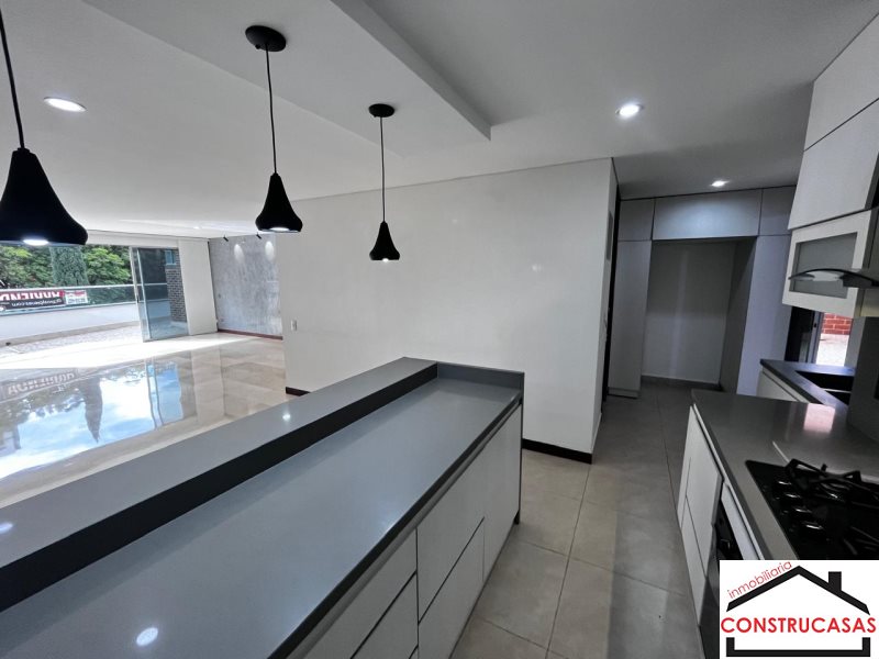 Apartamento en arriendo en Laureles, Medellín · foto 4 de 24