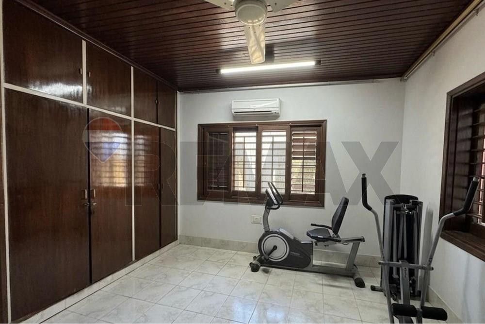 Oportunidad Única: Casa para Refaccionar en Los Laureles, Ubicación Estratégica sobre Alas Paraguayas. - foto 5