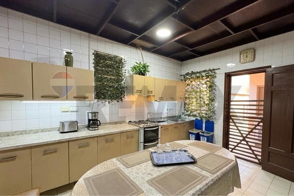 Oportunidad Única: Casa para Refaccionar en Los Laureles, Ubicación Estratégica sobre Alas Paraguayas. - foto 3