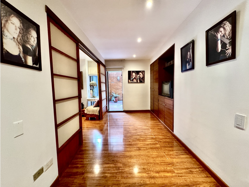 Apartamento en venta en Los Rosales, Bogotá · foto 8 de 24