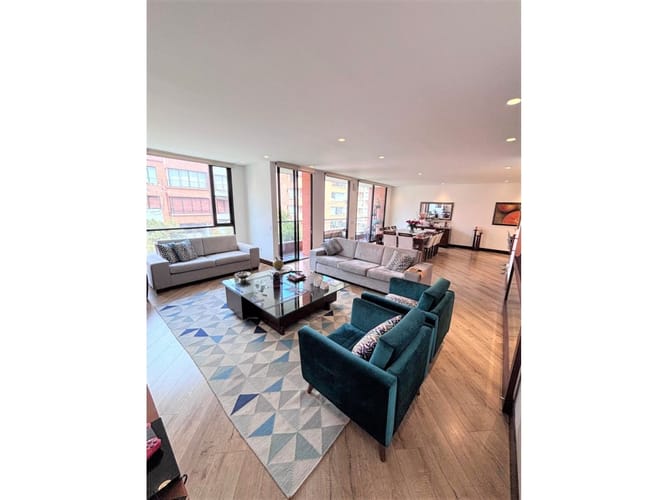 Apartamento de 3 alcobas en arriendo en Chicó Navarra, Bogotá, 247 m² · foto 2 de 23