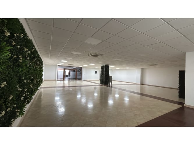 Oficina en arriendo en Menga, Cali, 301 m² · foto 2 de 5