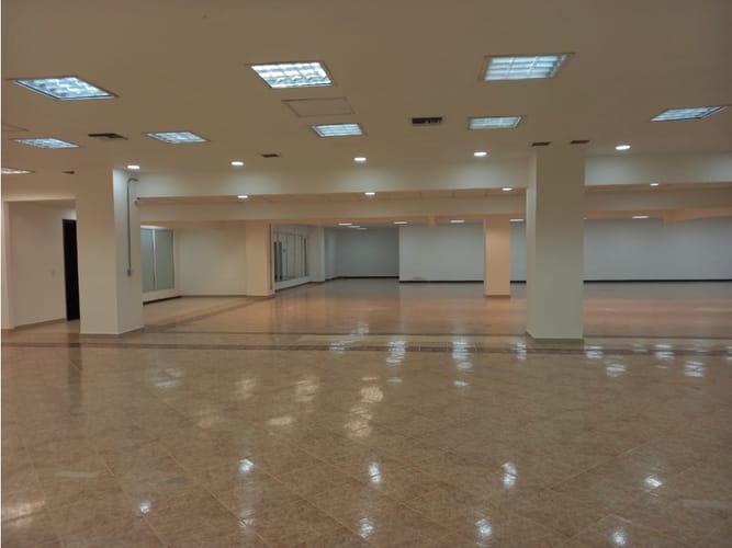 Oficina en arriendo en Menga, Cali, 301 m² · foto 3 de 5