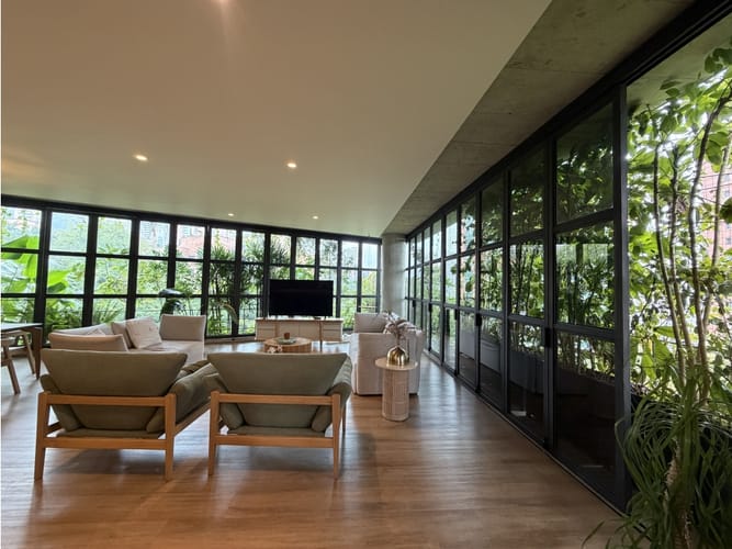 Apartamento de 3 alcobas en venta en Las Lomas No.1, Medellín, 275 m² · foto 2 de 17