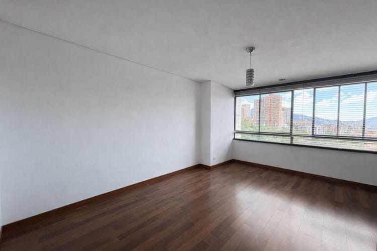 Apartamento de 3 alcobas en venta en El Tesoro, Medellín, 195 m² · foto 8 de 10