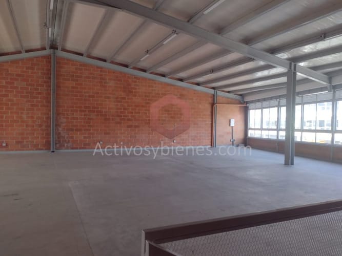 Bodega en arriendo en La America, Medellín, 290 m² · foto 3 de 5