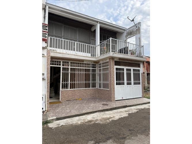 Casa de 4 alcobas en venta en Ricaurte, 196 m² · foto 2 de 20