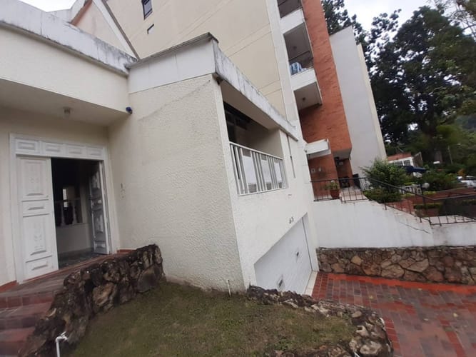Casa de 5 alcobas en venta en Cabecera Del Llano, Bucaramanga, 597 m² · foto 11 de 12