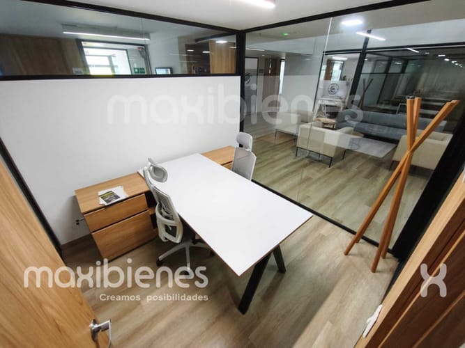Oficina en arriendo en Los Colores, Medellín, 11 m² · foto 2 de 4
