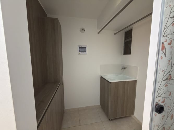 Apartamento de 3 alcobas en venta en Fac, Madrid, 57 m² · foto 3 de 16