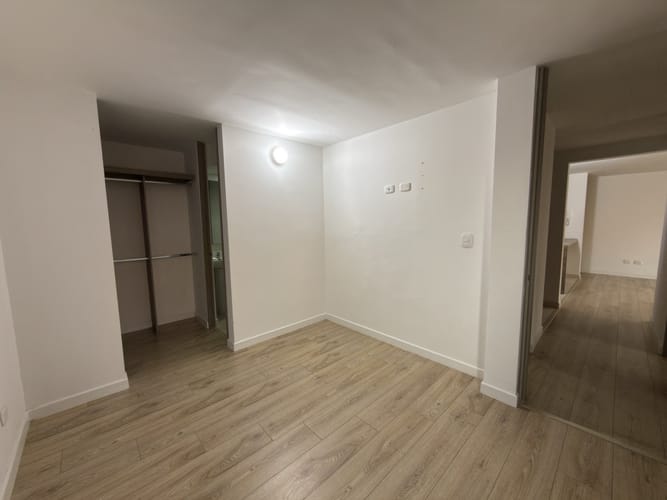 Apartamento de 3 alcobas en venta en Fac, Madrid, 57 m² · foto 12 de 16