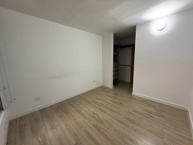 Apartamento de 3 alcobas en venta en Fac, Madrid, 57 m² · foto 13 de 16