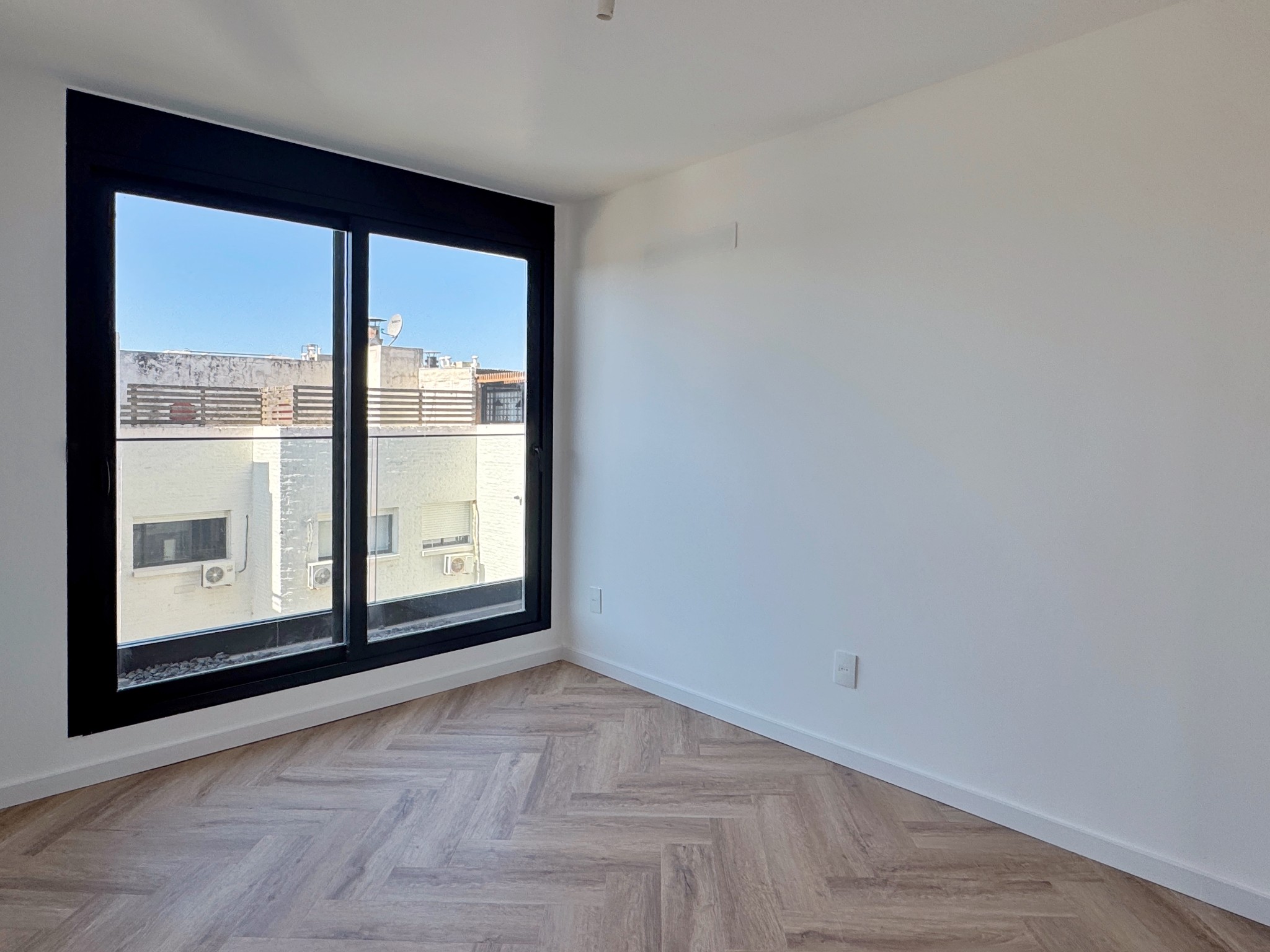 Apartamento De 2 Dormitorios En Alquiler - Unidad 402A - Costanera Village · Foto 4