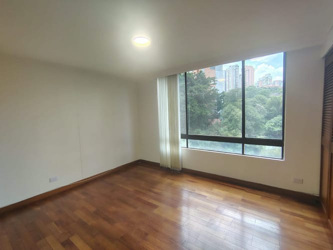 Apartamento de 3 alcobas en arriendo en El Poblado, Medellín, 157 m² · foto 14 de 19