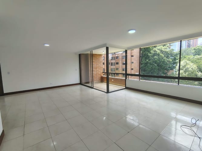 Apartamento de 3 alcobas en arriendo en El Poblado, Medellín, 157 m² · foto 2 de 19