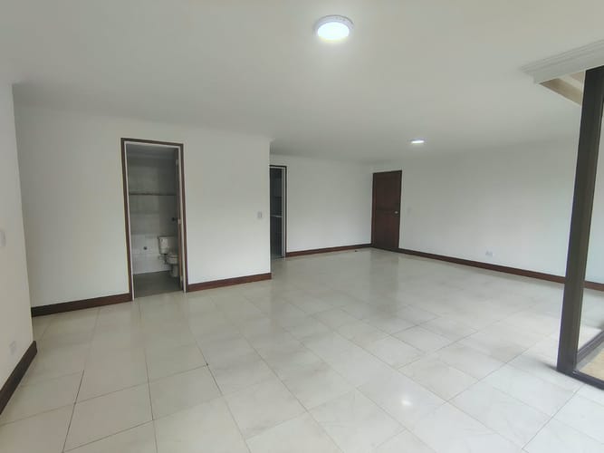 Apartamento de 3 alcobas en arriendo en El Poblado, Medellín, 157 m² · foto 12 de 19