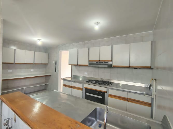 Apartamento de 3 alcobas en arriendo en El Poblado, Medellín, 157 m² · foto 4 de 19