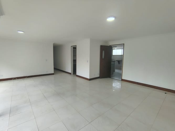 Apartamento de 3 alcobas en arriendo en El Poblado, Medellín, 157 m² · foto 6 de 19