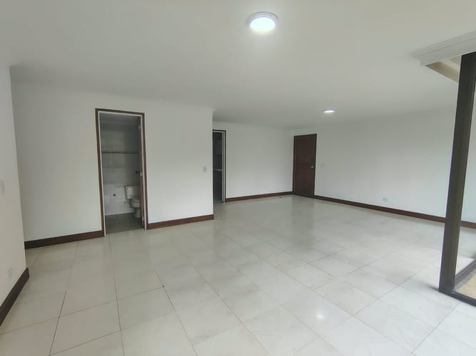 Apartamento de 3 alcobas en arriendo en El Poblado, Medellín, 157 m² · foto 7 de 19