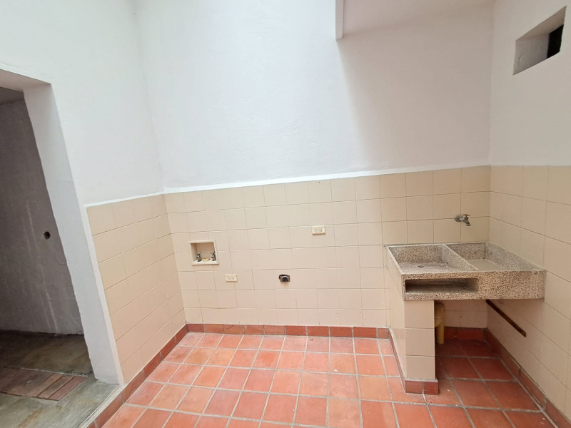 Casa en arriendo en El Poblado, Medellín · foto 5 de 24