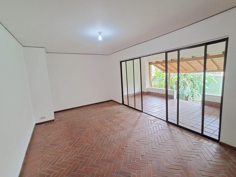 Casa en arriendo en El Poblado, Medellín · foto 8 de 24