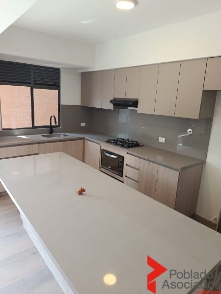 Apartamento en venta en El Poblado, Medellín · foto 2 de 23