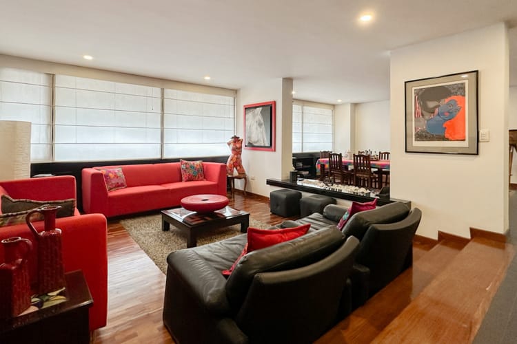 Apartamento de 3 alcobas en venta en Quinta Camacho, Bogotá, 258 m² · foto 2 de 22