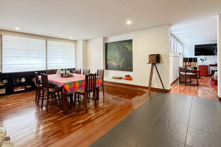 Apartamento de 3 alcobas en venta en Quinta Camacho, Bogotá, 258 m² · foto 4 de 22
