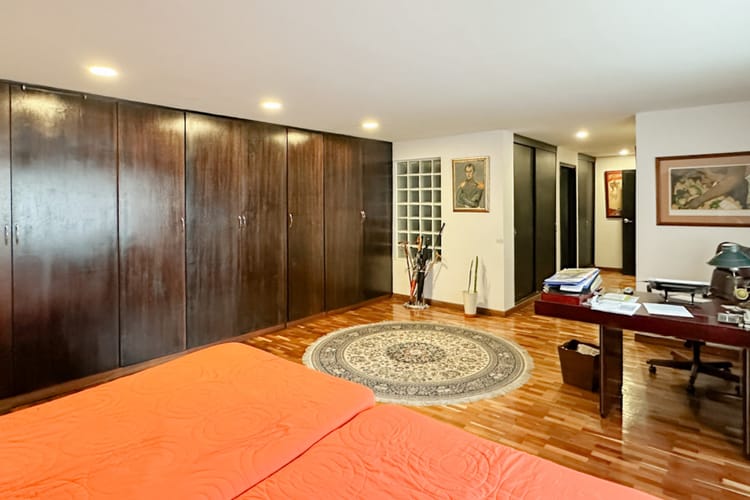 Apartamento de 3 alcobas en venta en Quinta Camacho, Bogotá, 258 m² · foto 13 de 22