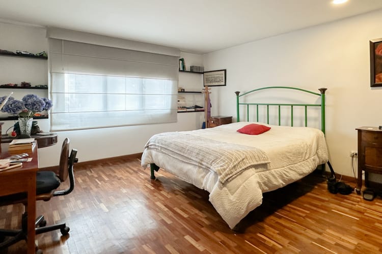 Apartamento de 3 alcobas en venta en Quinta Camacho, Bogotá, 258 m² · foto 16 de 22