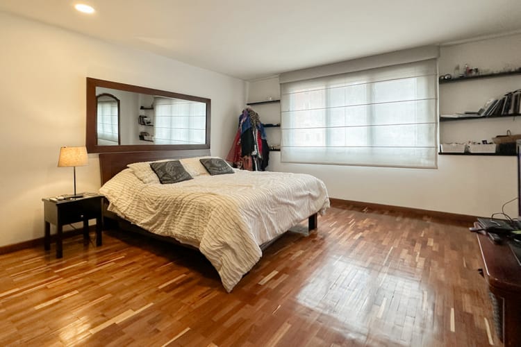 Apartamento de 3 alcobas en venta en Quinta Camacho, Bogotá, 258 m² · foto 19 de 22