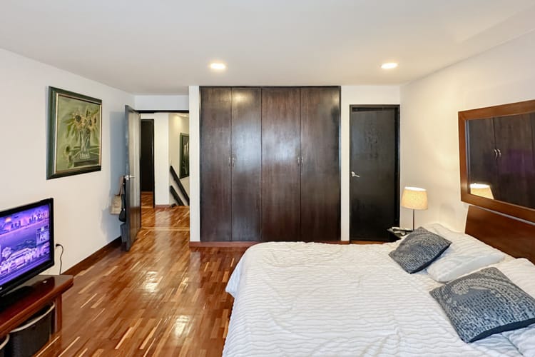 Apartamento de 3 alcobas en venta en Quinta Camacho, Bogotá, 258 m² · foto 20 de 22