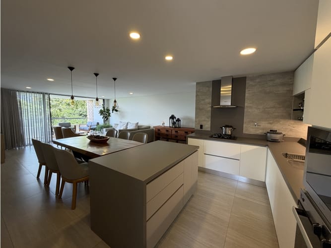 Apartamento de 3 alcobas en venta en La Pradera, Envigado, 182 m² · foto 2 de 24