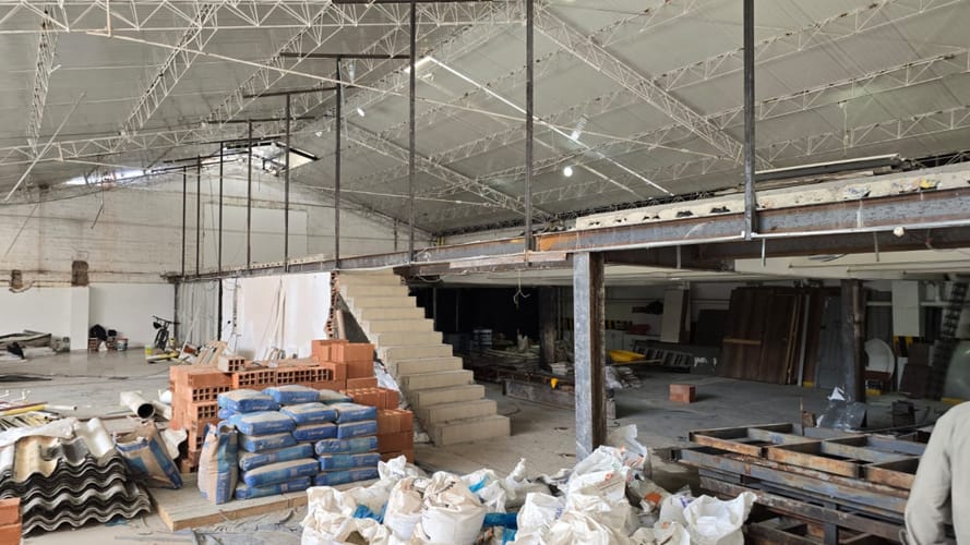 Bodega en arriendo en Perpetuo Socorro, Medellín, 1300 m² · foto 4 de 11