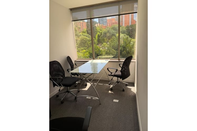 Oficina en venta en Castropol, Medellín, 223 m² · foto 4 de 16