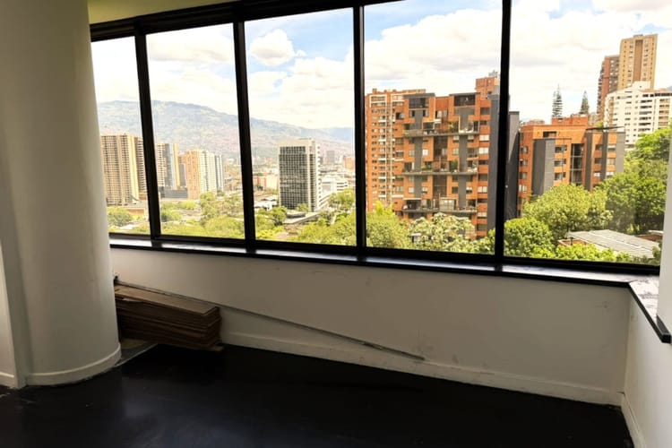 Oficina en venta en Castropol, Medellín, 223 m² · foto 10 de 16