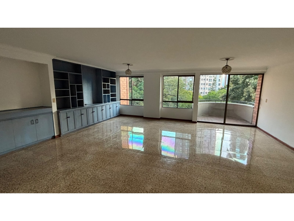 Apartamento de 4 habitaciones en venta en El Poblado, Medellín — imagen 1 de 18