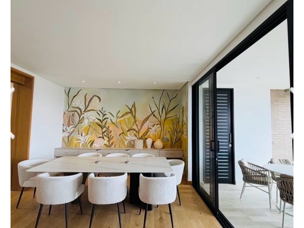 Apartamento en venta en El Poblado, Medellín · foto 2 de 24